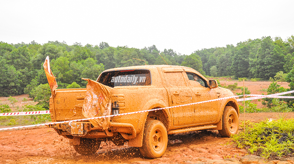 Xe bán tải thử tài kéo xe 12 tấn tại VOC 2015 _GLK2714 copy.jpg