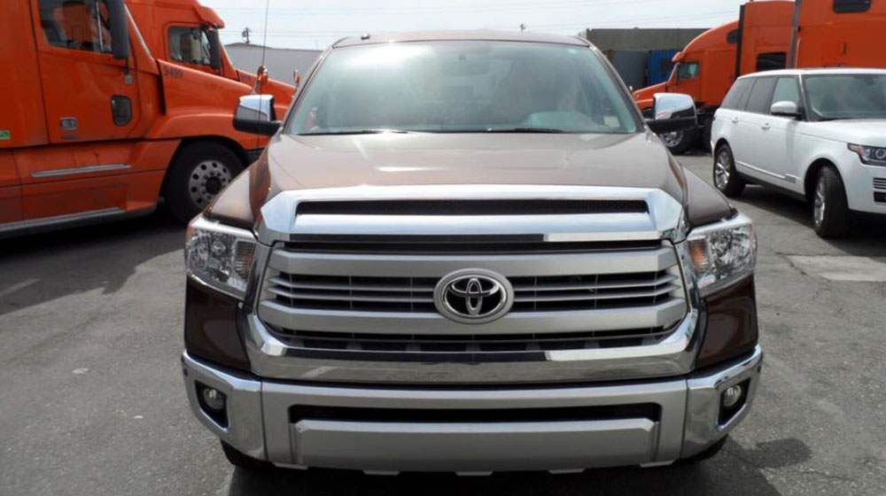 Cận cảnh “gã khổng lồ” Toyota Tundra bản giới hạn thứ 2 tại Việt Nam toyota tundra 2015 1.jpg