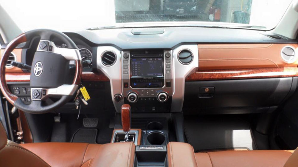 Cận cảnh “gã khổng lồ” Toyota Tundra bản giới hạn thứ 2 tại Việt Nam toyota tundra 2015 5.jpg