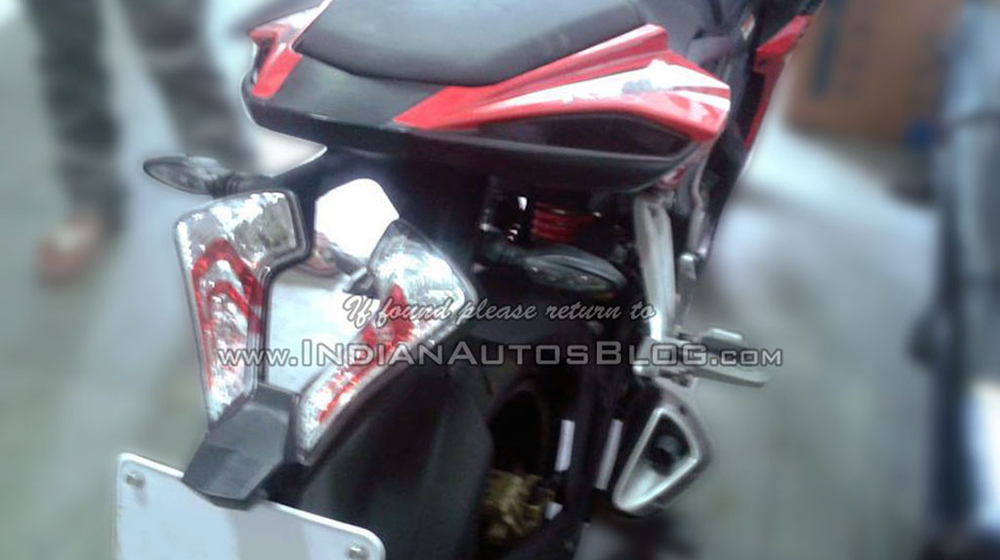 Môtô giá rẻ Bajaj Pulsar RS 400 lộ diện phiên bản sản xuất Bajaj-Pulsar-RS-400-Test-Mule-Rear copy.jpg