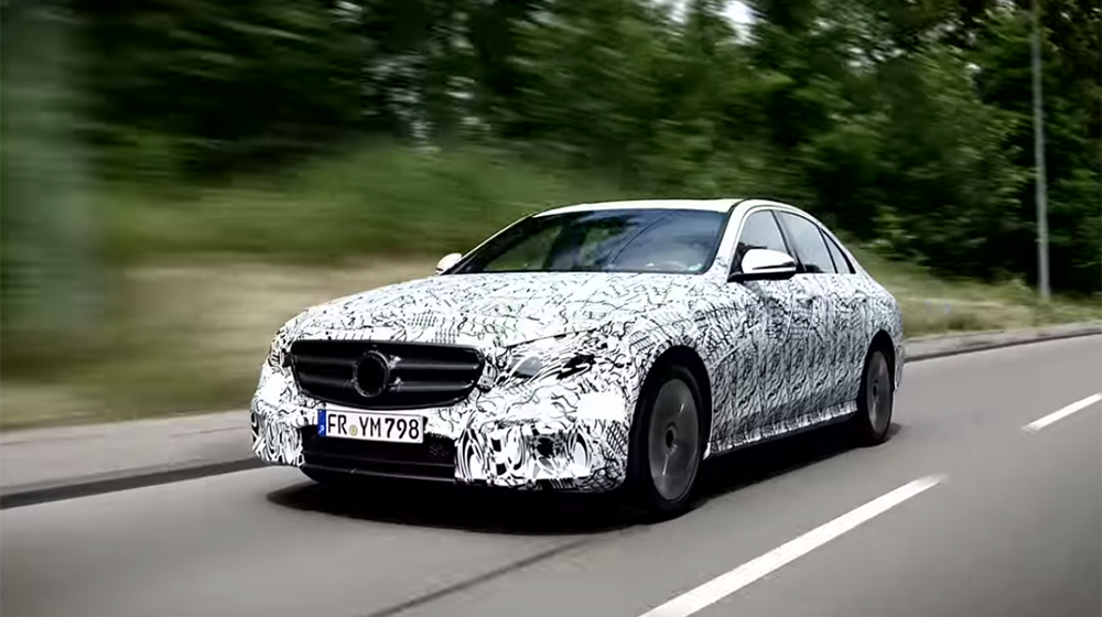 Video: Mercedes E-Class 2017 đỗ xe thông minh như BMW 7-Series 2016 E-class 2017 (1).png