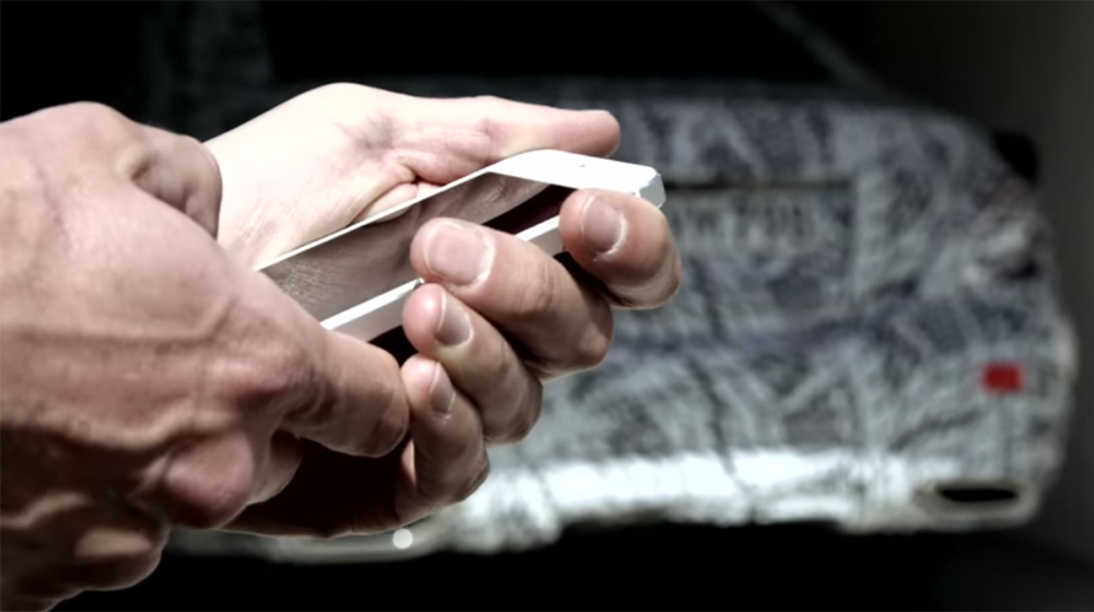 Video: Mercedes E-Class 2017 đỗ xe thông minh như BMW 7-Series 2016 E-class 2017 (3).png