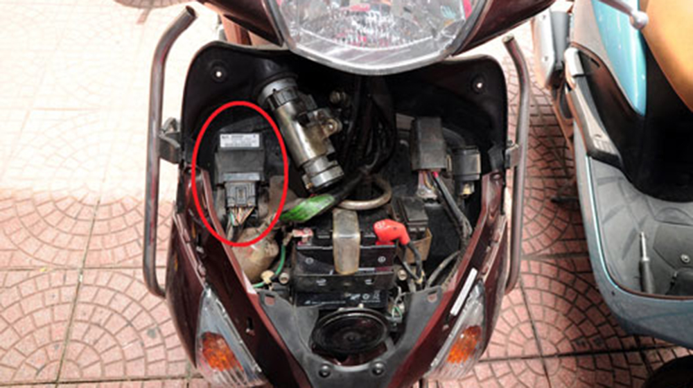 Ăn cắp IC xe máy: 1 phút 'luộc' xong, rồi bán ngay chính chủ 20150709170435-ic1.jpg