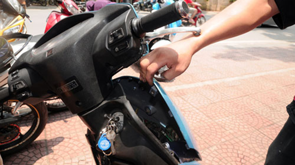 Ăn cắp IC xe máy: 1 phút 'luộc' xong, rồi bán ngay chính chủ 20150709170435-ic4.jpg