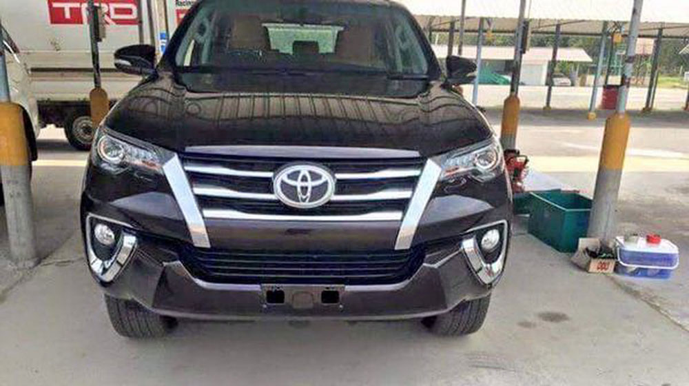 “Phát sốt” với loạt ảnh nóng của Toyota Fortuner 2016 2016-Toyota-Fortuner-2.jpg