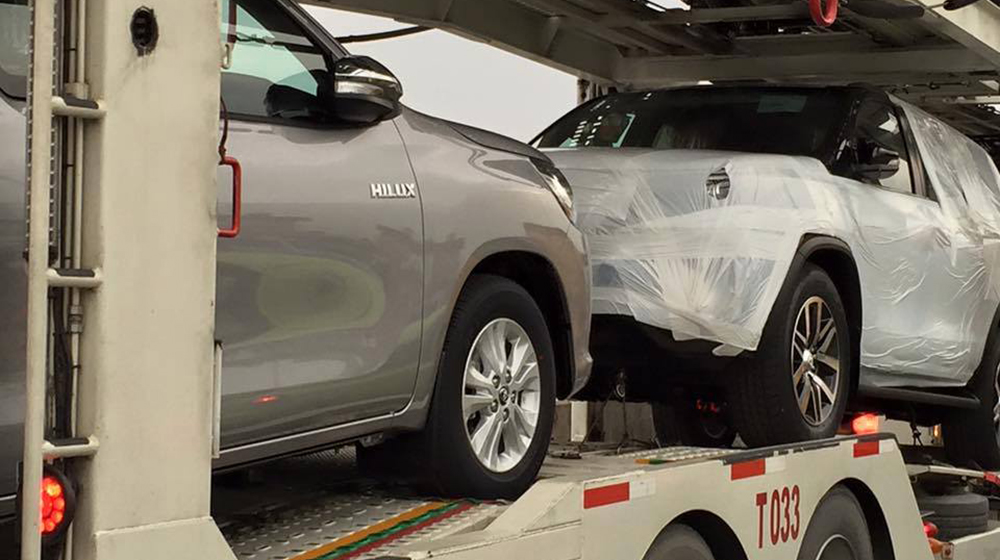 Ảnh thực tế Toyota Fortuner 2016 trước ngày ra mắt 2016-Toyota-Fortuner-4 copy.jpg
