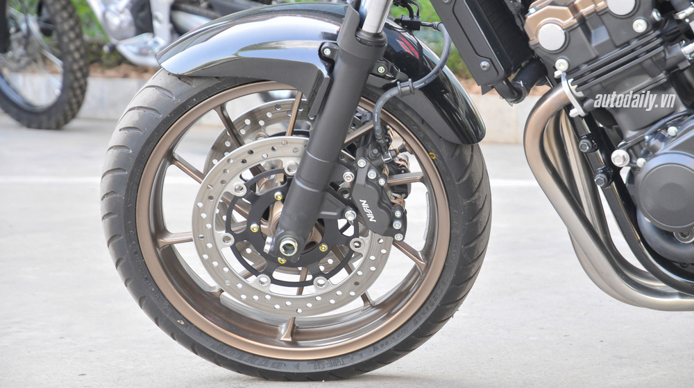 Ảnh chi tiết Honda CB400 2015 bản đặc biệt tại Hà Nội Honda_CB400_Super_Four_2015 (4).jpg