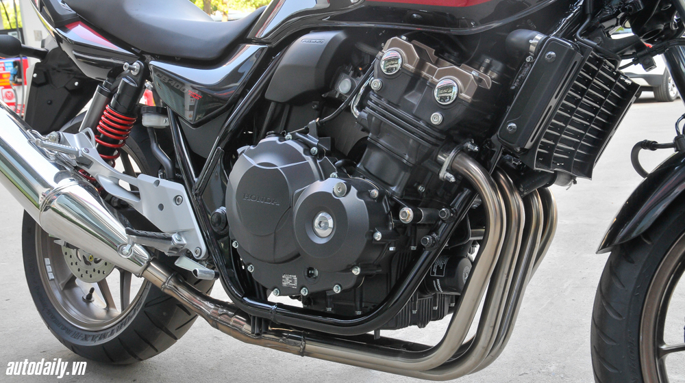 Khám phá Honda CB400 2015 bản đặc biệt tại Hà Nội Honda_CB400_Super_Four_2015 (8).jpg