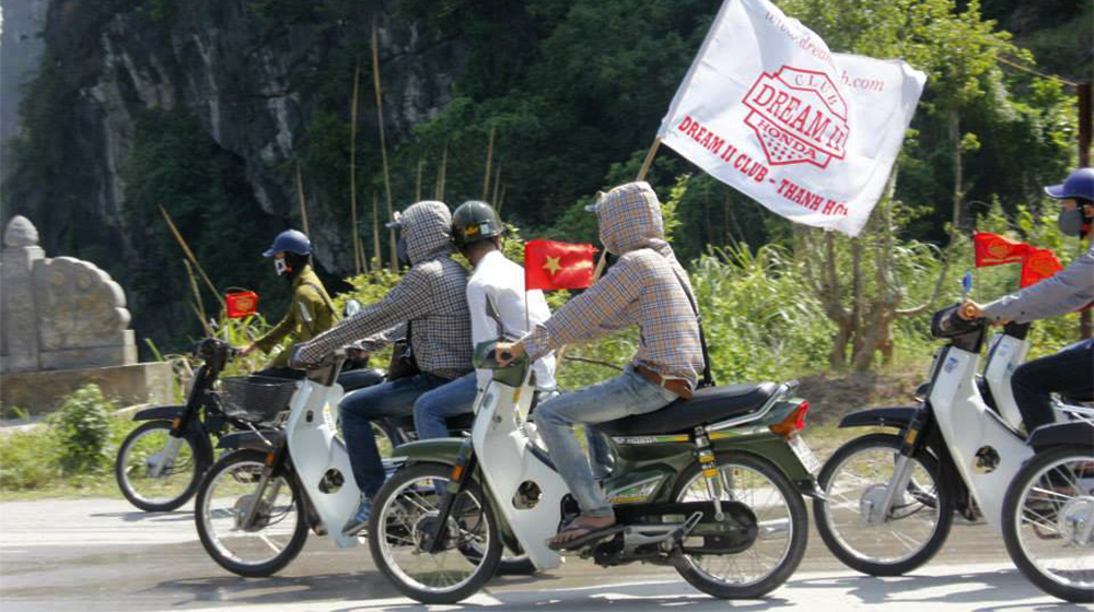 Hàng trăm xe Honda Dream khuấy động đường phố Ninh Bình Dream II club (2).jpg