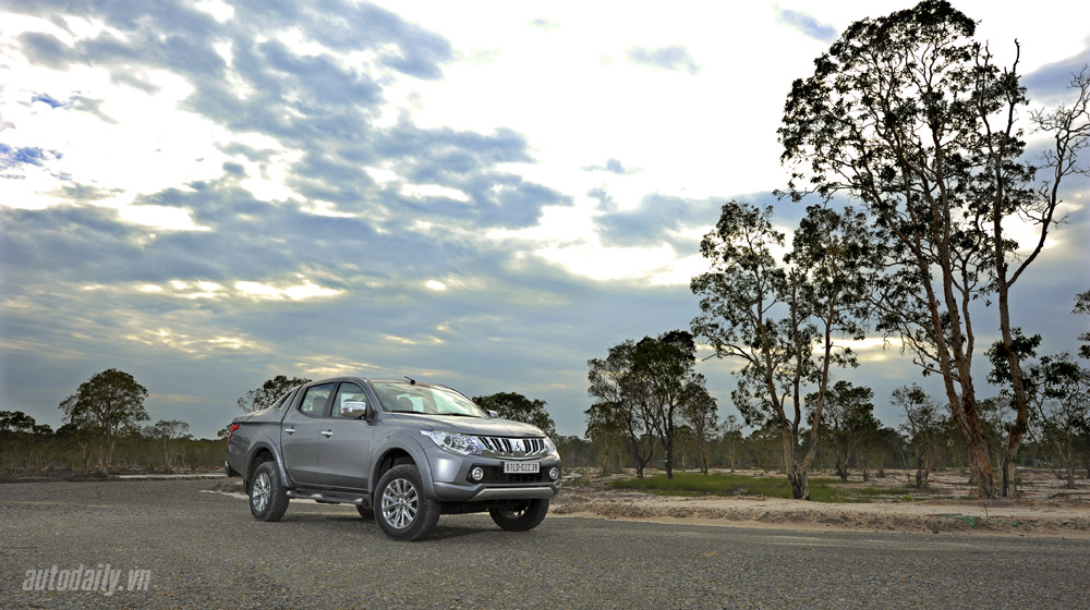 Ảnh chi tiết ngoại thất Mitsubishi Triton 2015 Mitsubishi-Triton-(12).jpg