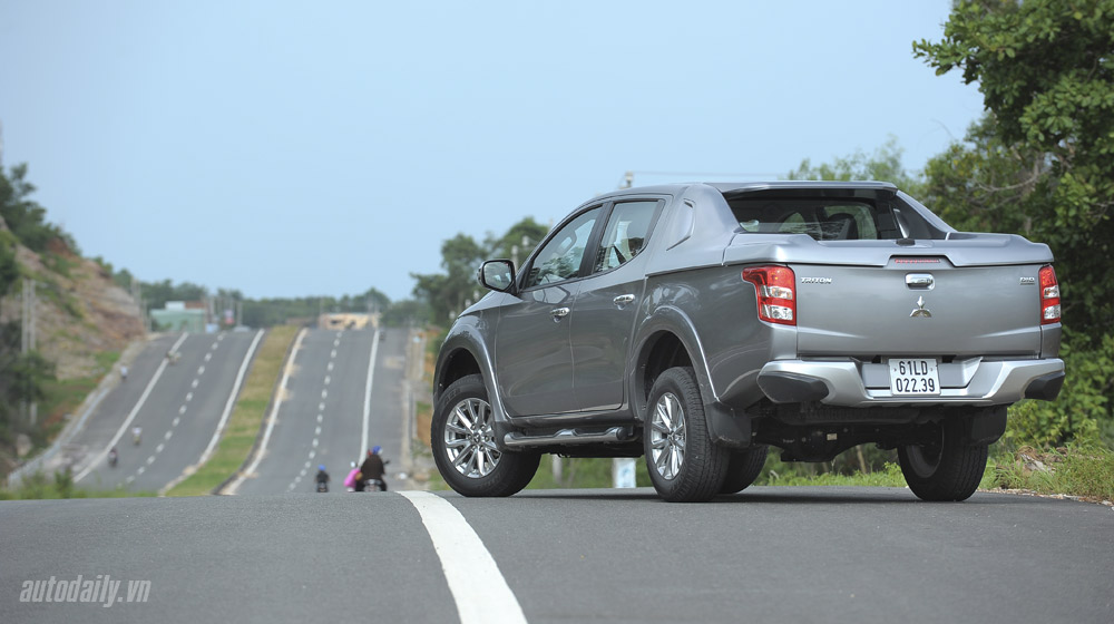 Ảnh chi tiết ngoại thất Mitsubishi Triton 2015 Mitsubishi-Triton-(20).jpg