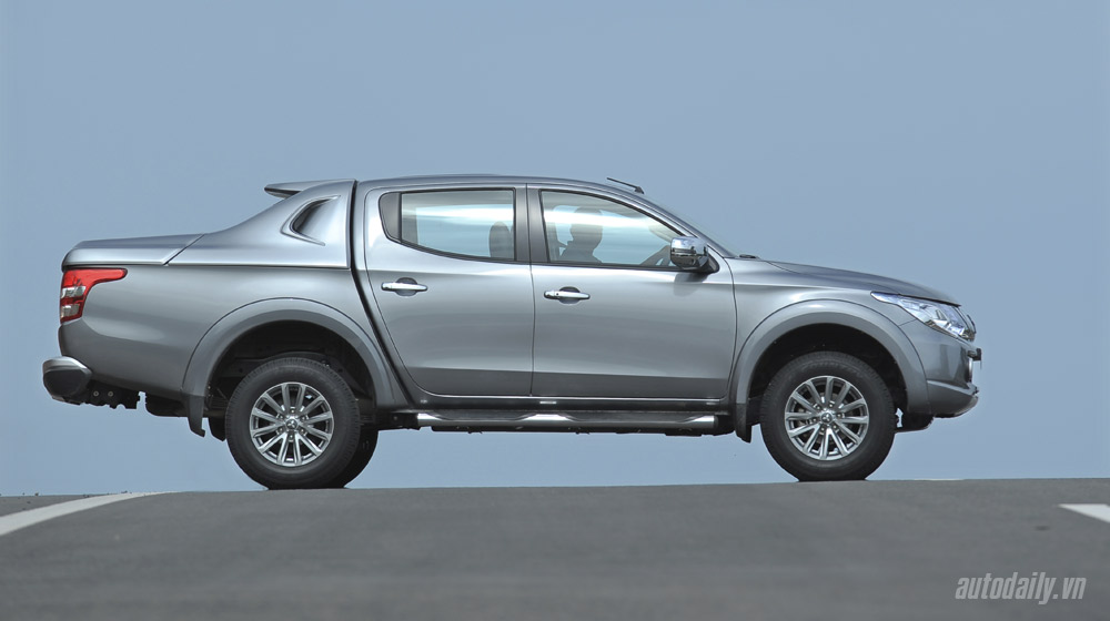 Ảnh chi tiết ngoại thất Mitsubishi Triton 2015 Mitsubishi-Triton-(24).jpg