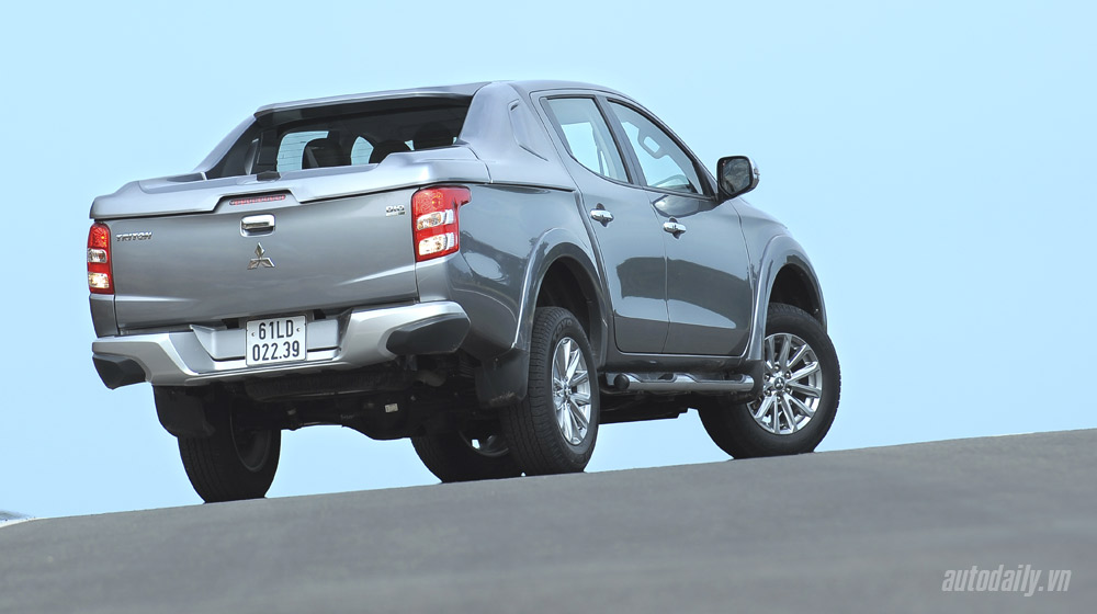 Ảnh chi tiết ngoại thất Mitsubishi Triton 2015 Mitsubishi-Triton-(25).jpg