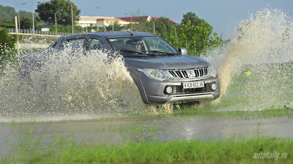 Ảnh vận hành Mitsubishi Triton 2015 Mitsubishi-Triton-(33).jpg