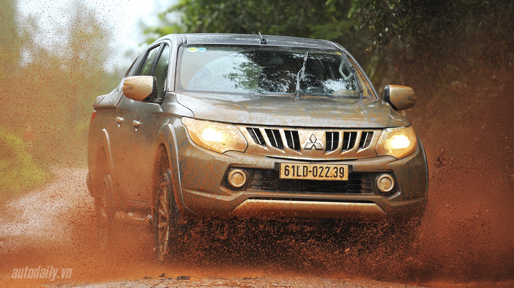 Ảnh vận hành Mitsubishi Triton 2015 Mitsubishi-Triton-(40).jpg