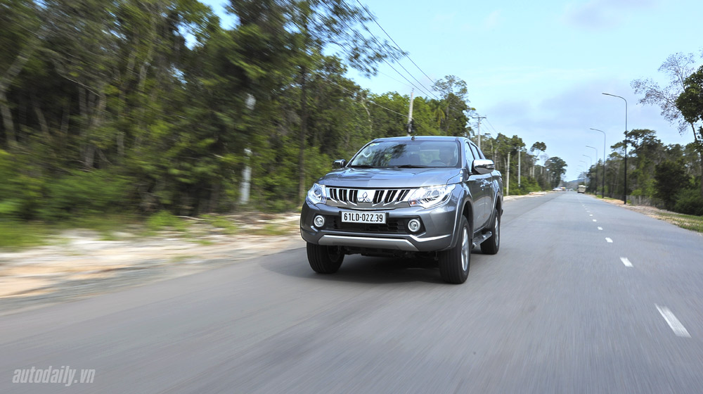 Ảnh vận hành Mitsubishi Triton 2015 Mitsubishi-Triton-(47).jpg