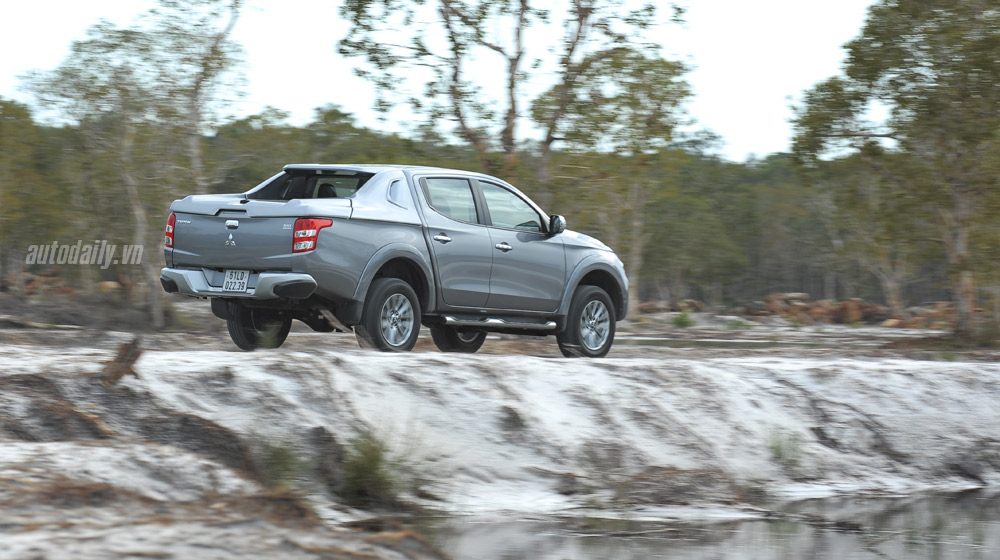 Ảnh vận hành Mitsubishi Triton 2015 Mitsubishi-Triton-(50).jpg
