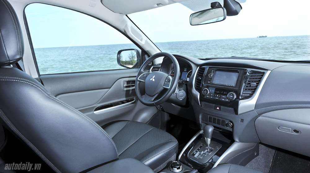 Ảnh chi tiết nội thất Mitsubishi Triton 2015 Mitsubishi-Triton-(54).jpg