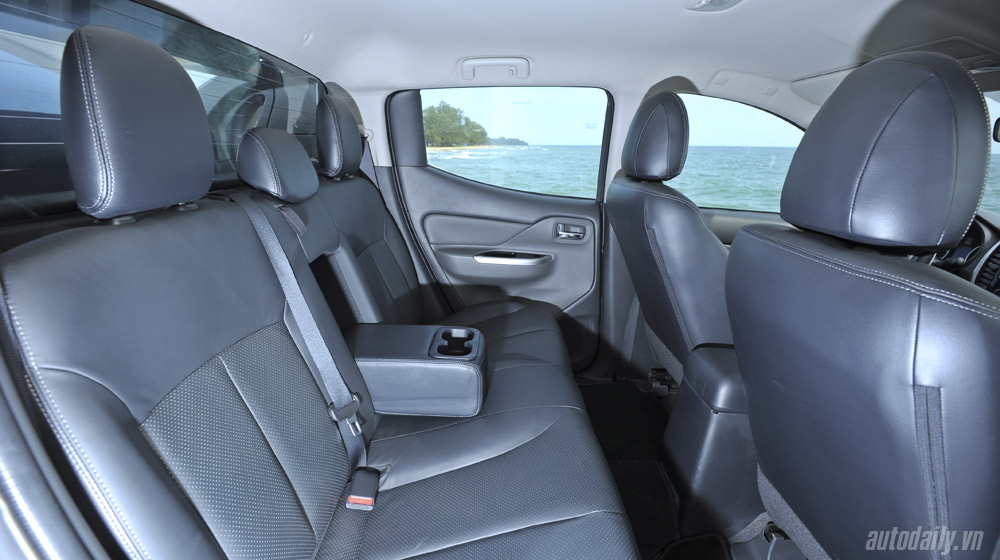 Ảnh chi tiết nội thất Mitsubishi Triton 2015 Mitsubishi-Triton-(57).jpg