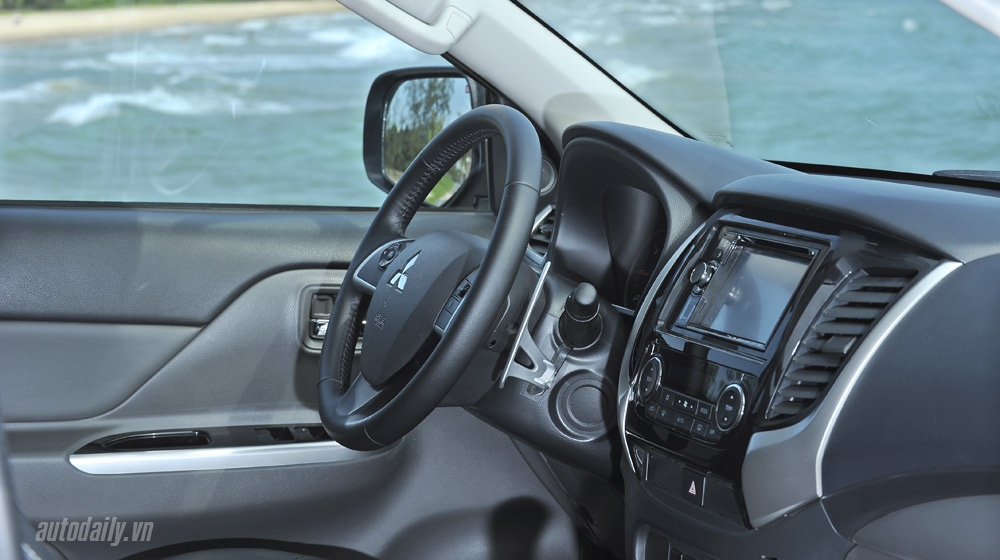 Ảnh chi tiết nội thất Mitsubishi Triton 2015 Mitsubishi-Triton-(58).jpg