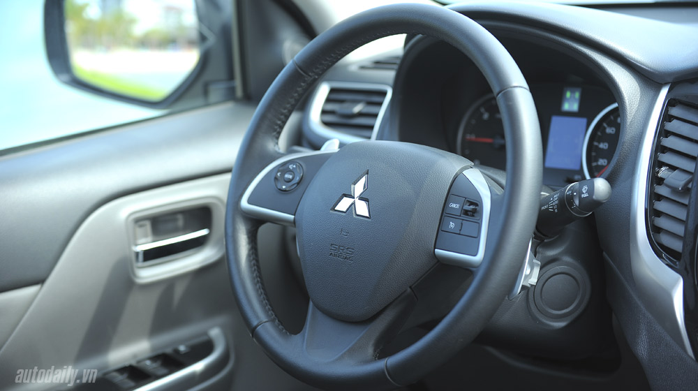 Ảnh chi tiết nội thất Mitsubishi Triton 2015 Mitsubishi-Triton-(61).jpg