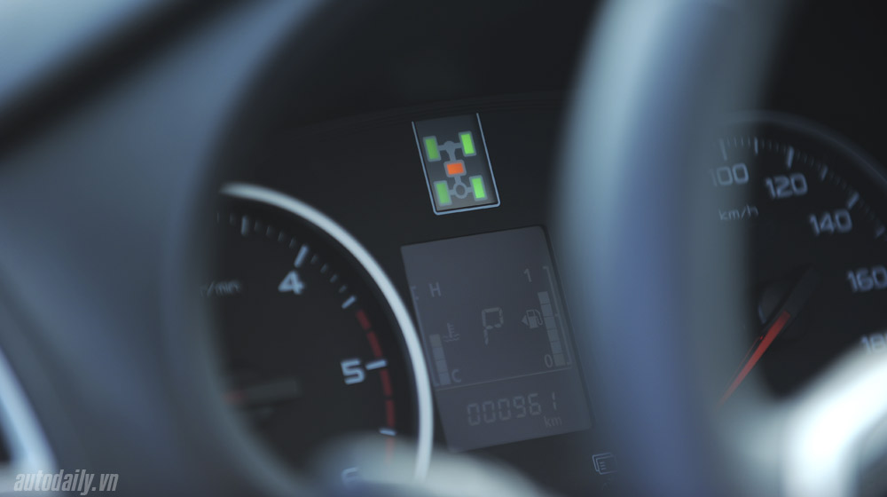 Ảnh chi tiết nội thất Mitsubishi Triton 2015 Mitsubishi-Triton-(67).jpg