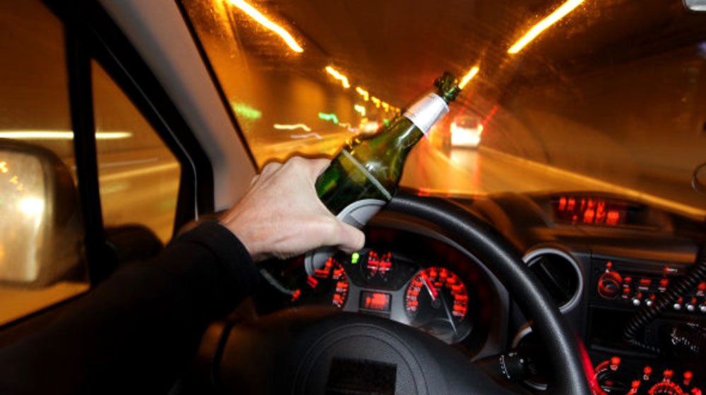 Người uống rượu bia được gọi taxi miễn phí về nhà driving-drink-1.jpg