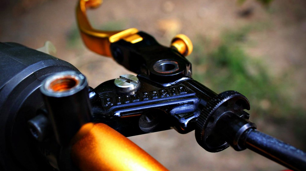 Soi chi tiết Kawasaki Z1000 phiên bản “Iron Man” tại Sài Gòn kawasaki Z1000 (12).jpg