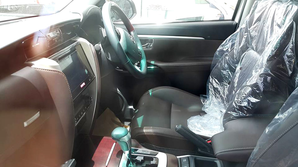 4 điểm mới trên Fortuner 2016 khiến người tiêu dùng “chết mê” 2016-Toyota-Fortuner-driver-seat-spied.jpg