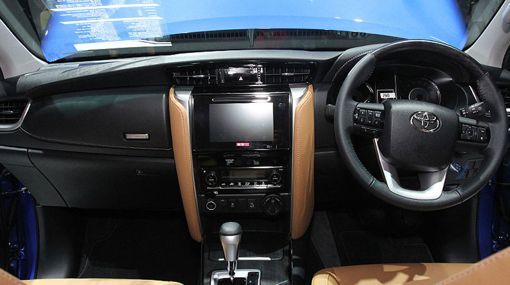 Toyota Fortuner 2016 chính thức ra mắt, giá hơn 35.000 USD toyota-fortuner-2015-10.jpg