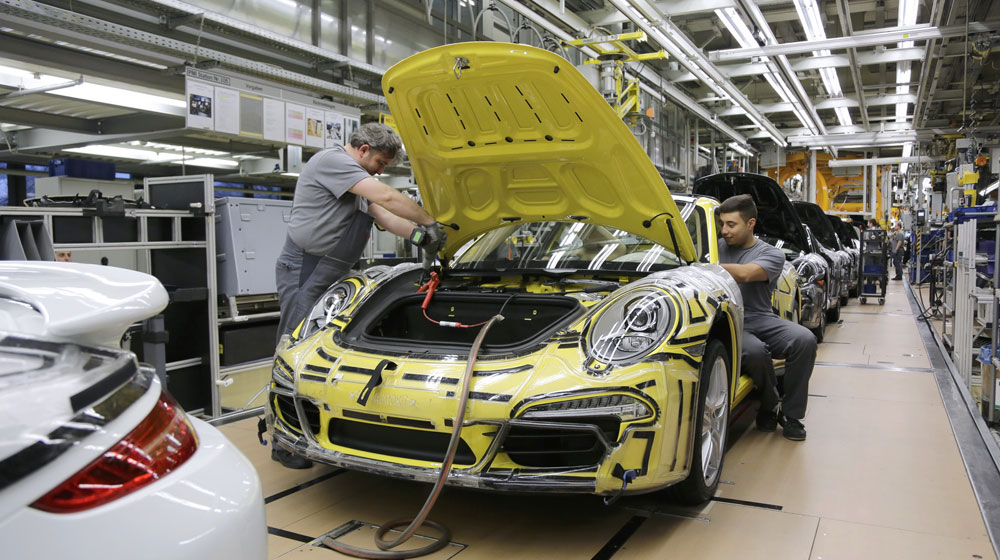 Porsche đầu tư hơn 1,2 tỷ USD để mở rộng nhà máy Porsche-Zuffenhausen-assembly-line-4.jpg