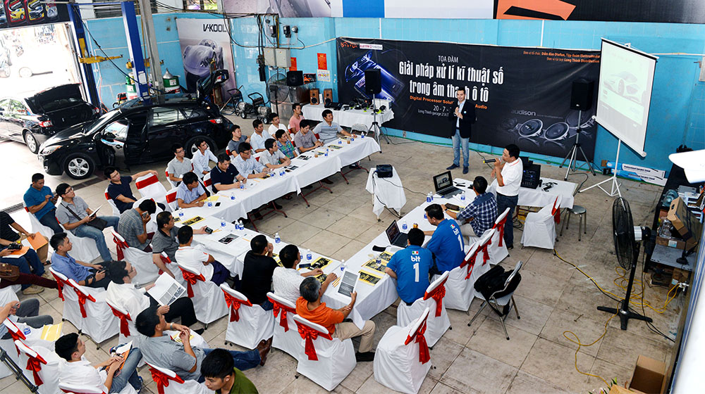 Cùng chuyên gia Ý nâng cấp hệ thống âm thanh trên ôtô Buoi toa dam duoc dien ra ngay tai garaga Long Thinh 21 Tran Khanh Du copy.jpg