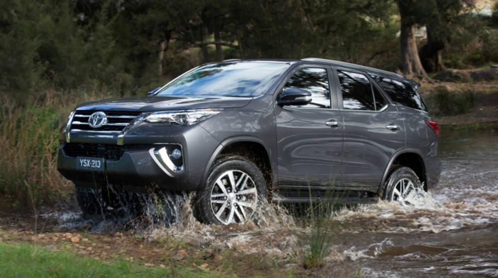 Toyota Fortuner 2016 vs Ford Everest 2015: Cuộc đua phân khúc SUV tầm trung Fortuner_2016_vs_Everest_2015 (3).jpg