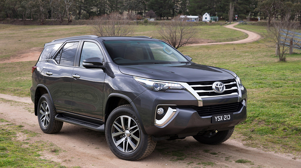Toyota Fortuner 2016 vs Ford Everest 2015: Cuộc đua phân khúc SUV tầm trung Fortuner_2016_vs_Everest_2015 (4).jpg