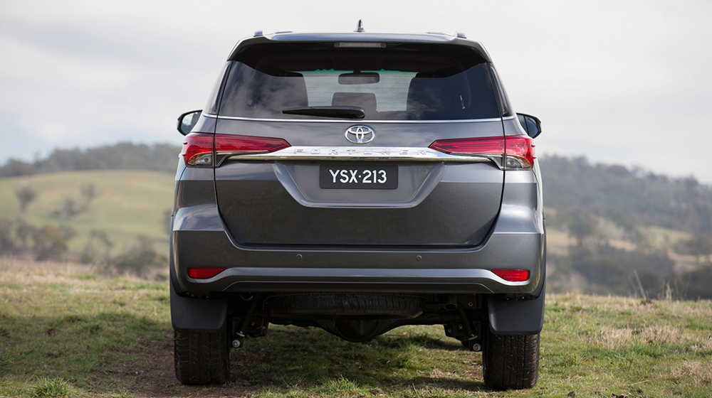 Toyota Fortuner 2016 vs Ford Everest 2015: Cuộc đua phân khúc SUV tầm trung Fortuner_2016_vs_Everest_2015 (6).jpg