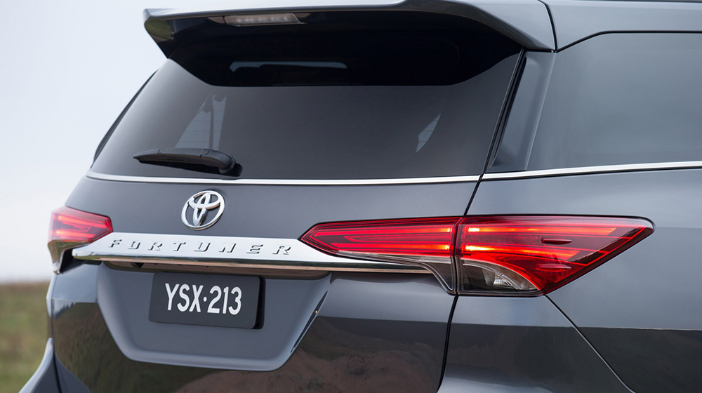 Toyota Fortuner 2016 vs Ford Everest 2015: Cuộc đua phân khúc SUV tầm trung Fortuner_2016_vs_Everest_2015 (7).jpg