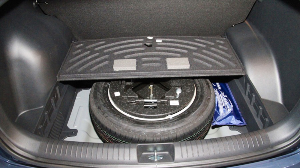 Soi chi tiết đối thủ của Ford Ecosport vừa ra mắt Hyundai-Creta-spare-wheel-900x600 (1) copy.jpg