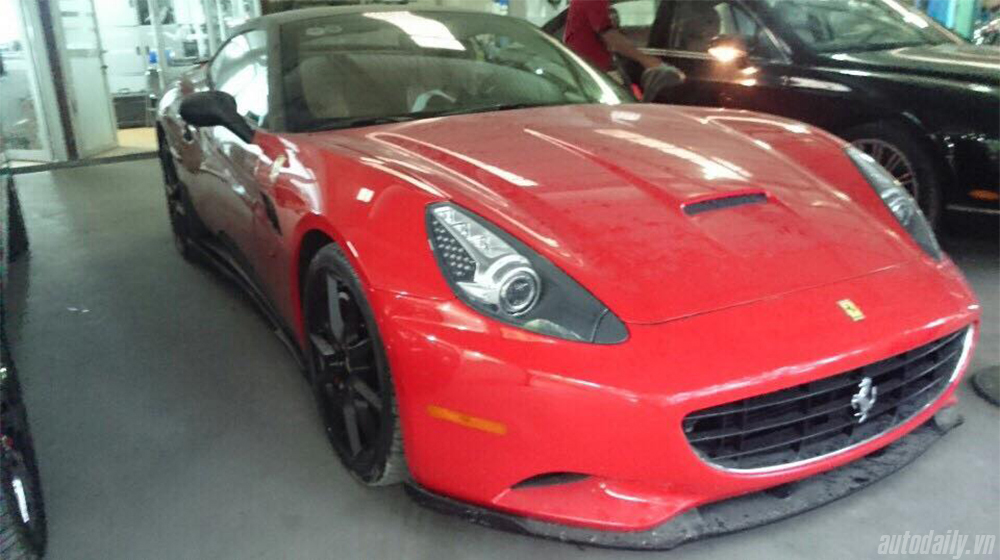 Có một nơi chuyên “bắt bệnh” và “trị ốm” cho siêu xe tại Hà Nội 11755703_10207080365945526_4305634344024979645_n copy.jpg