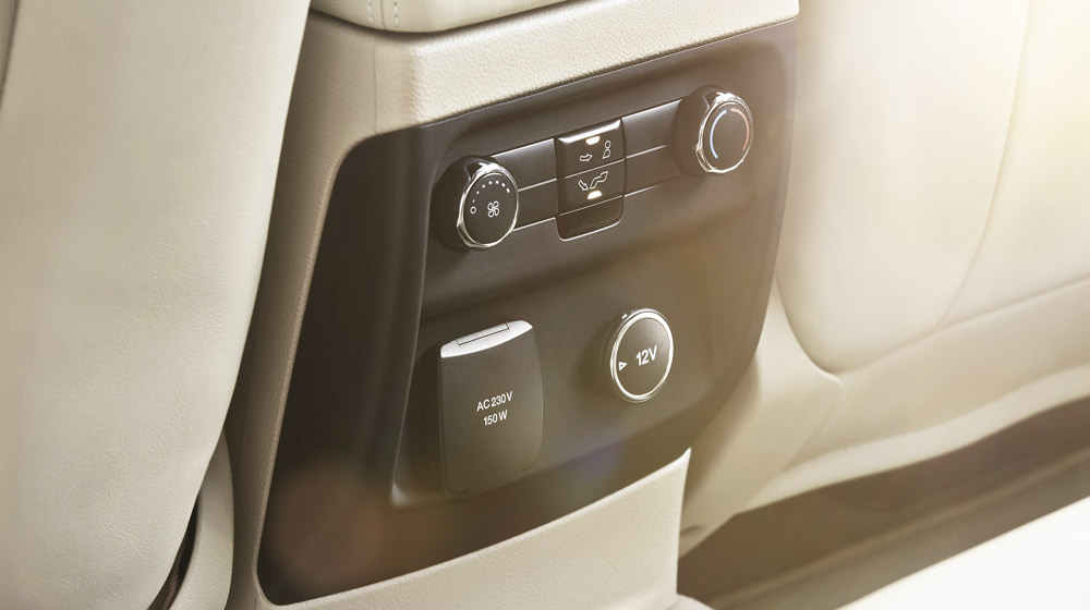 Hình ảnh chi tiết Ford Everest 2015 New-Ford-Everest-Power-Outlet-Flaxen.jpg