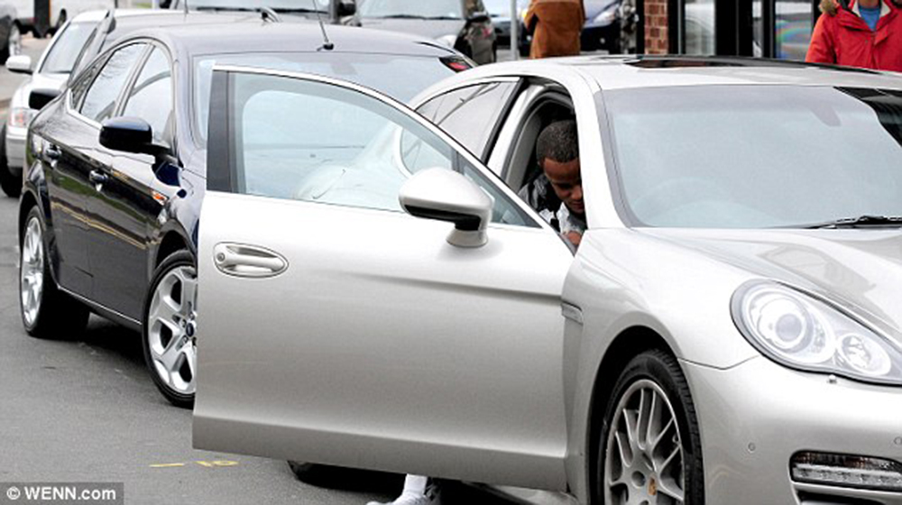 Dàn xế khủng của các sao Manchester City Kompany.jpg