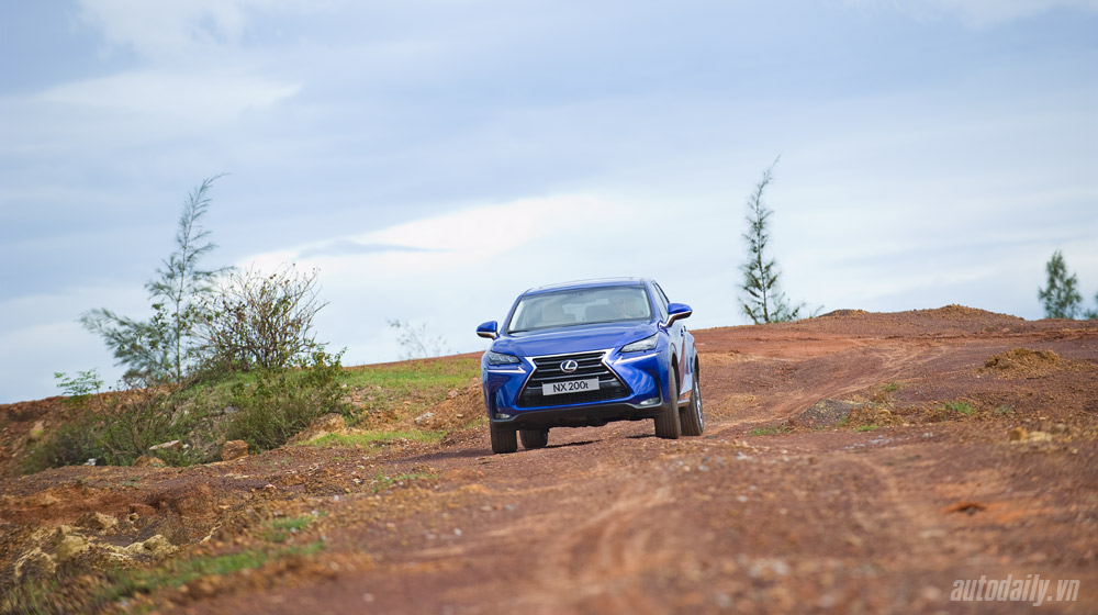 Cầm lái SUV hạng sang Lexus NX200t qua 1.200km Lexus-NX-200t-donghoi (13).jpg
