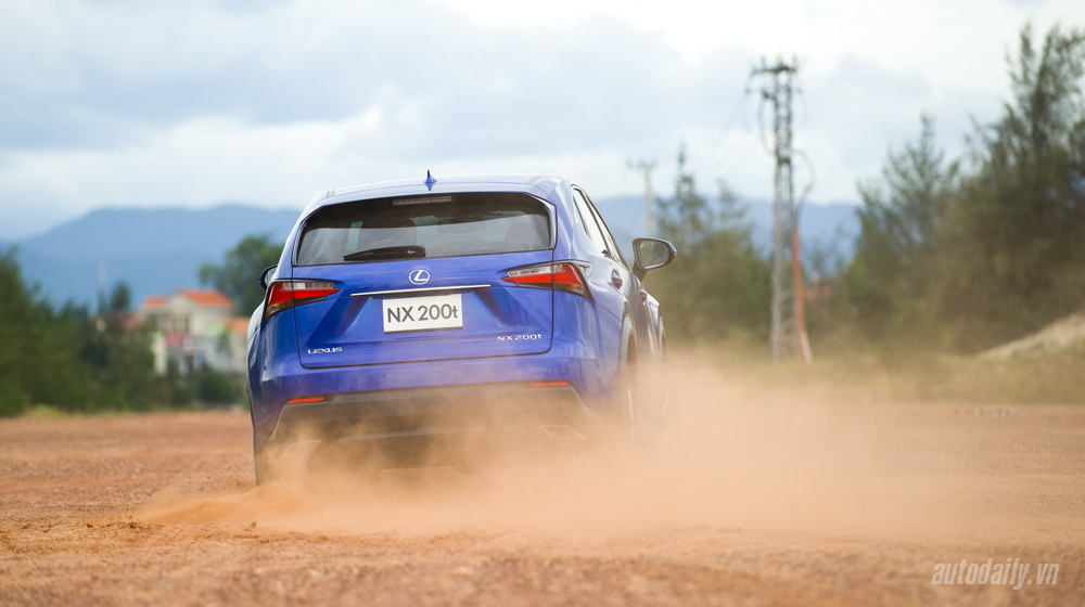 Cầm lái SUV hạng sang Lexus NX200t qua 1.200km Lexus-NX-200t-donghoi (30).jpg