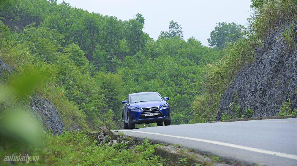 Cầm lái SUV hạng sang Lexus NX200t qua 1.200km Lexus-NX-200t-donghoi (5).jpg