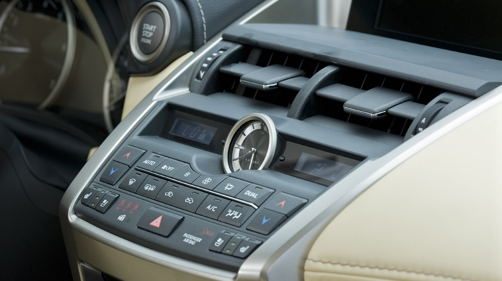 Ảnh nội thất Lexus NX200t Lexus-NX-200t-donghoi (74)-1.jpg