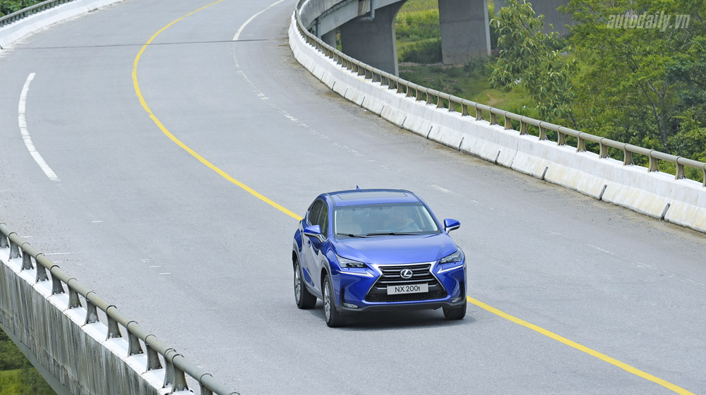 Ảnh vận hành Lexus NX200t Lexus-NX-200t-donghoi (8).jpg