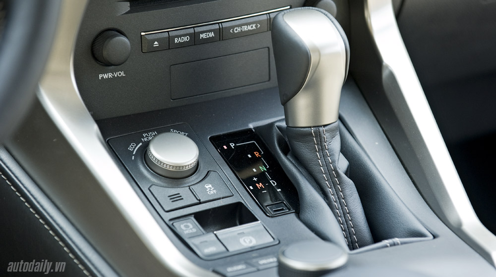 Ảnh nội thất Lexus NX200t Lexus-NX-200t-donghoi (81).jpg
