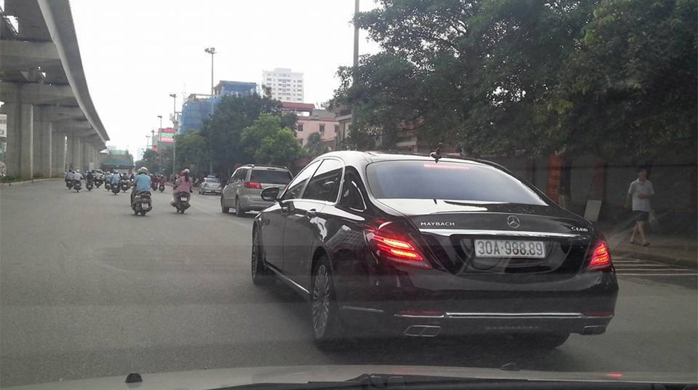 Xe siêu sang Mercedes-Maybach S600 mang biển 