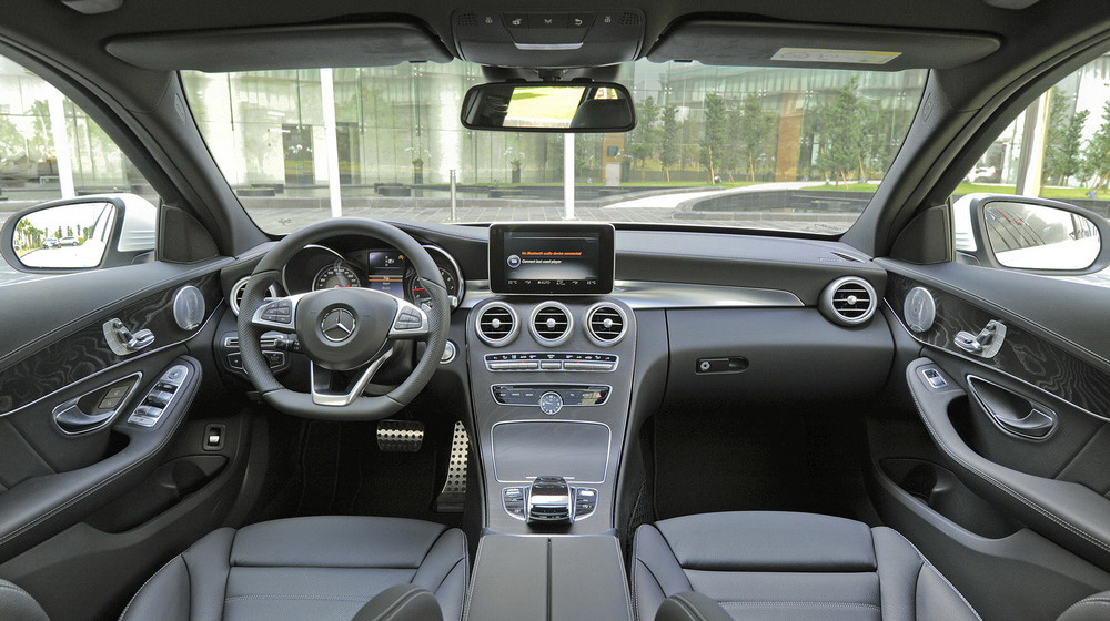 Hoa hậu Đông Nam Á Diệu Linh tậu Mercedes C250 AMG Mercedes-benz-C250-AMG (11).jpg