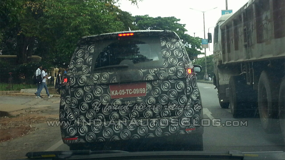 Những điểm mới trên Toyota Innova 2016 Spied-2016-Toyota-Innova-rear-end.jpg