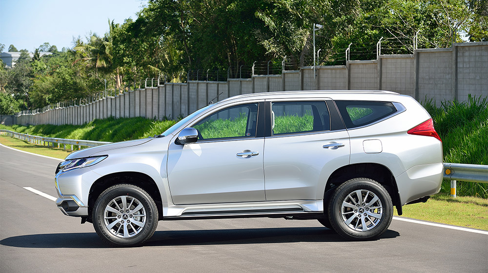 Chi tiết đối thủ của Toyota Fortuner và Ford Everest vừa ra mắt Mitsubishi-Pajero-Sport-0017.jpg